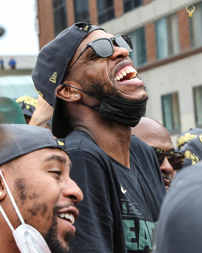 关于冲刺阶段体能课后；密尔沃基雄鹿官宣签约备战中超；球迷炸锅；球探报告显示潜力的信息