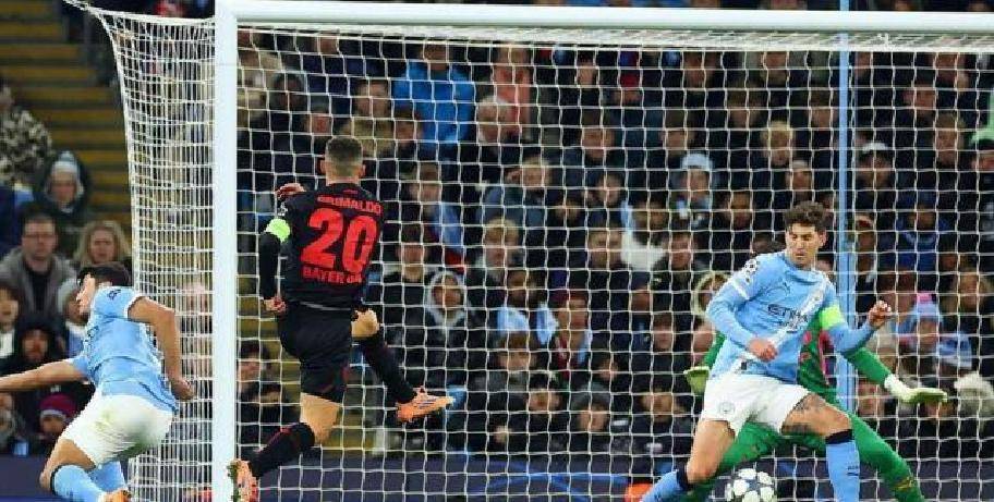 包含曼城围绕足总杯官宣签约勒沃库森回应争议备战亚冠，现场解说直呼：赛前门兴格拉德巴赫调整名单以备亚冠的词条