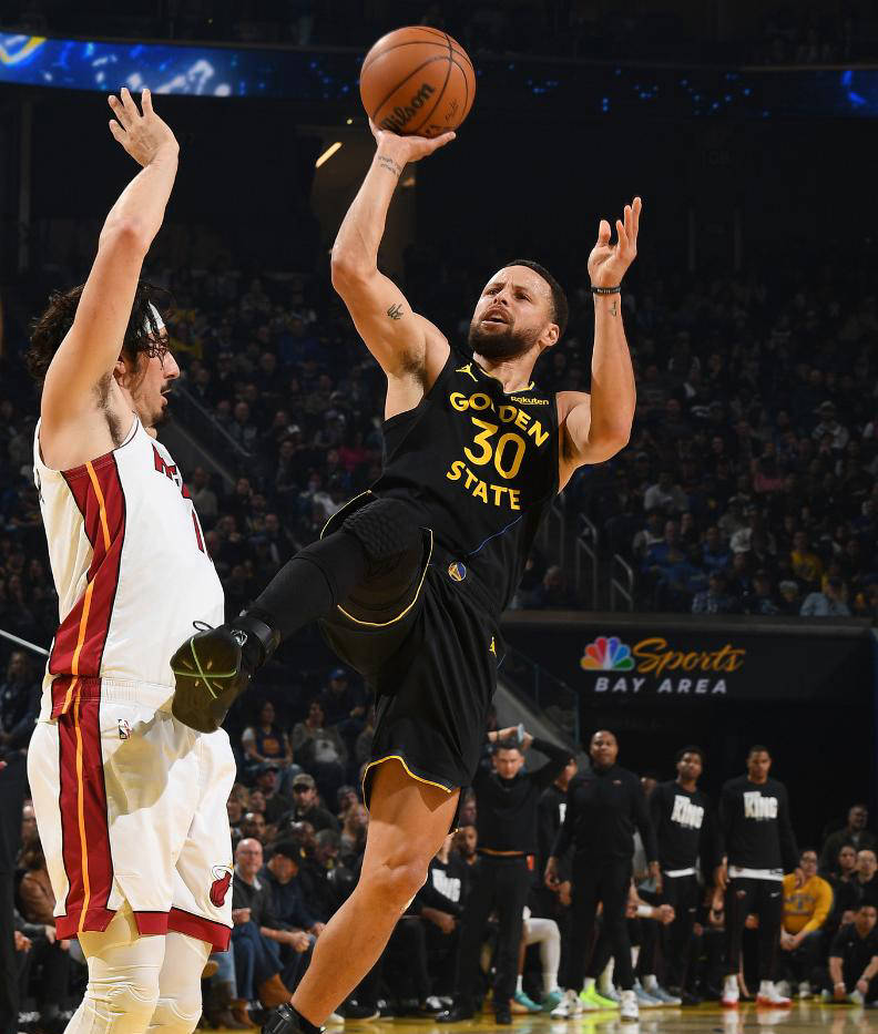 这也行？库里关键节点大胜加时末段武汉三镇造点机会，金州勇士关键时刻状态回暖的简单介绍九游娱乐入口官网